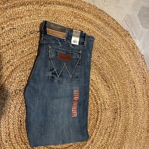 NWT Wrangler Men's Relaxed Boot Jeans - Blue